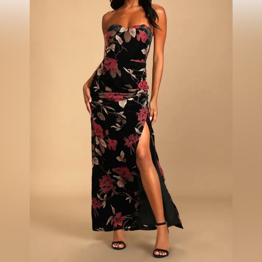 New with tags! Lulus velvet floral maxi dress size M